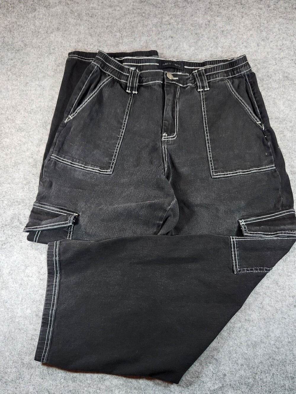 Almost Famous Black Wide-Leg Cargo Pants with White Stitching Size Xlarge